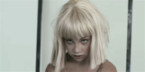 Maddie Ziegler, Naked Shia LaBeouf Star in Sias New Music。